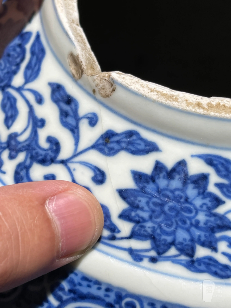 清乾隆 青花缠枝莲纹赏瓶 - 图14